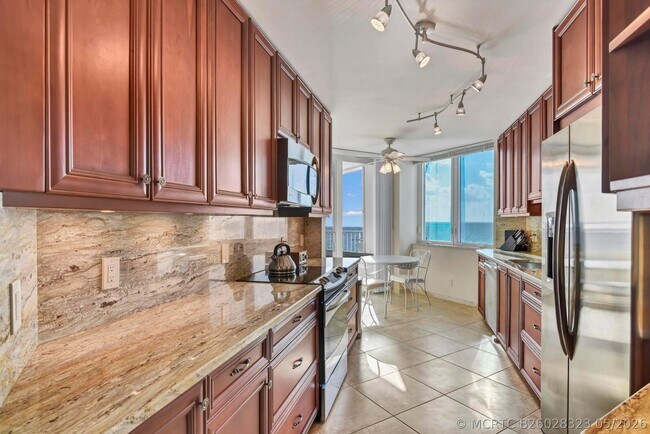 Building Photo - 500 S Ocean Blvd