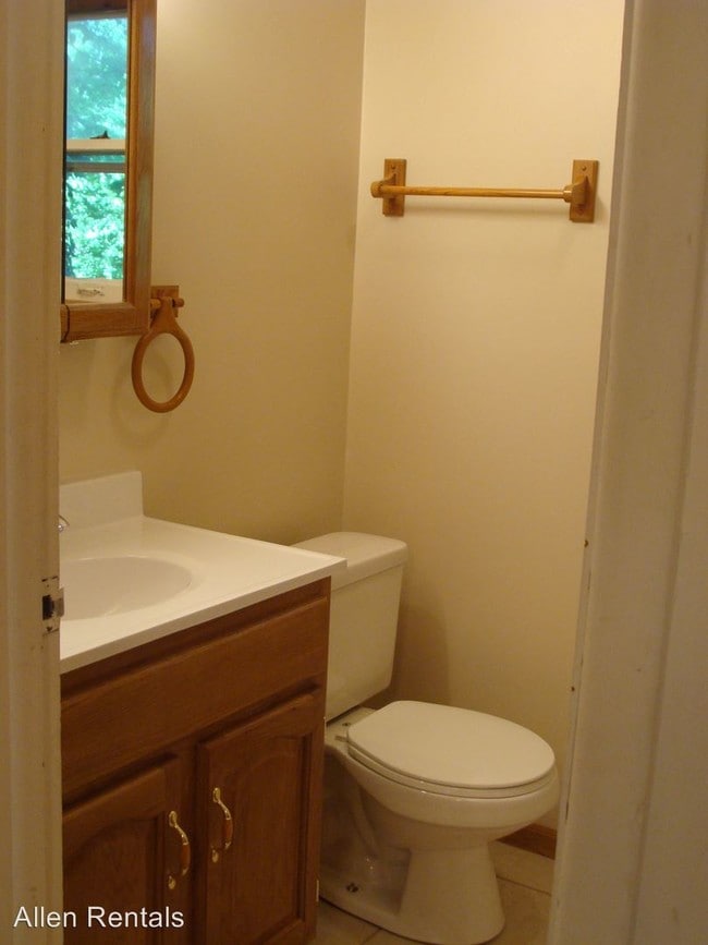 Building Photo - 1215 Poyntz Ave