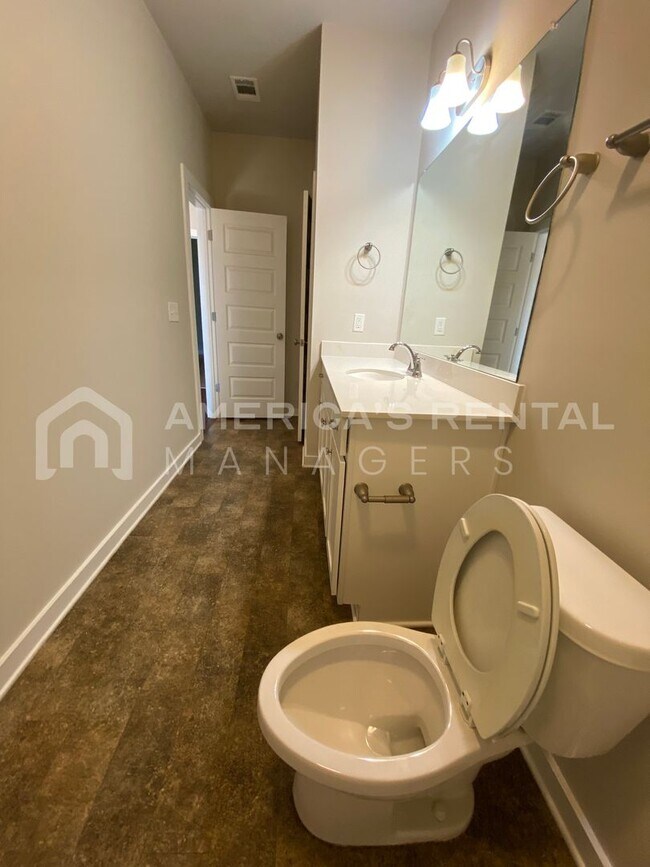 Building Photo - 10953 Woodland Dr