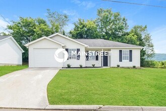 Building Photo - 3 Bedroom Pet-Friendly Home in KNOXVILLE, TN with Main Street Renewal