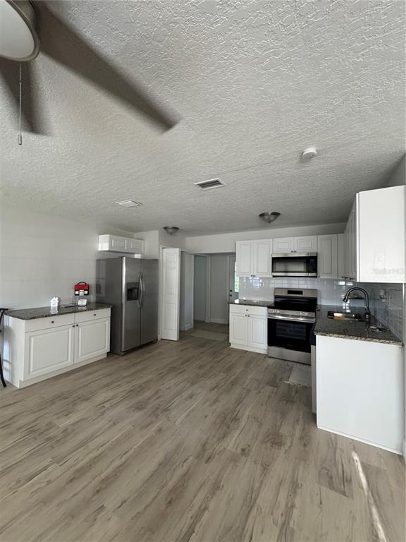 Building Photo - 2336 Nansen Ave