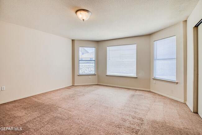 Building Photo - 6216 Spotted Eagle Dr