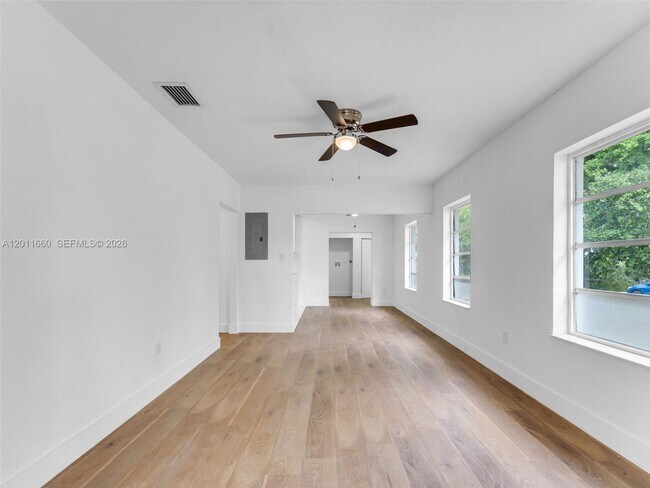 Building Photo - 520 NW 32nd Pl
