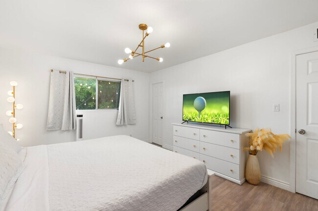 Building Photo - 5747 N 48th Ln