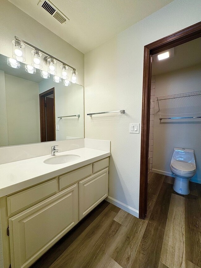 Building Photo - Beautifully Upstairs Condo at Ridgecrest Condominiums!! HOA Pool/Jacuzzi