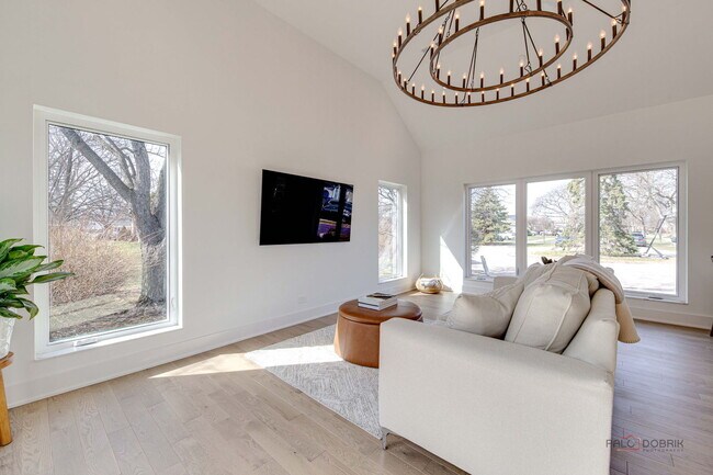 Building Photo - 19 Marina Dr