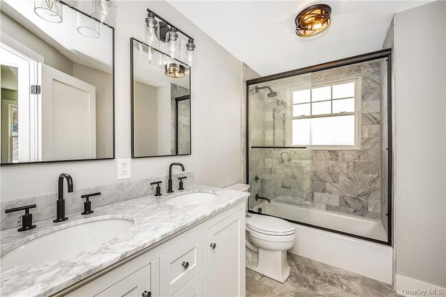 Building Photo - 200 Main St