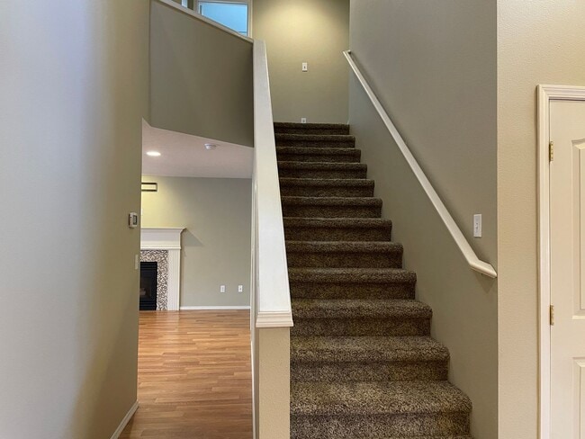 Building Photo - Adorable 4 Bedroom 2.5 Bath Home in Fisher...
