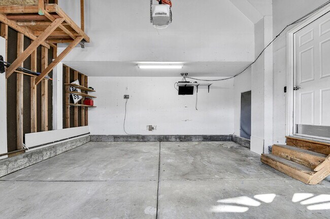 Building Photo - $2,795, 3-bed, 2-bath, located in Denver.
