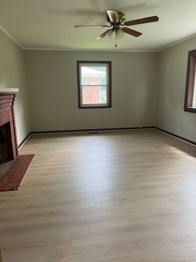 Building Photo - 15221 NC-73
