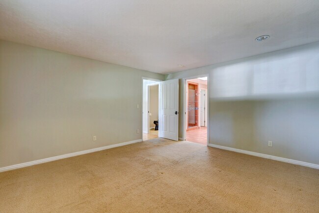 Building Photo - 801 N Haines St