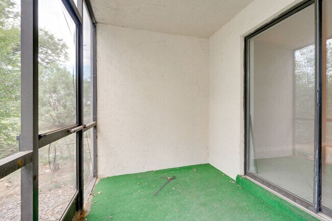 Building Photo - 503 Windsong Cir