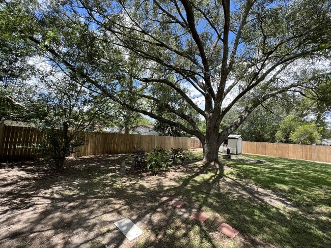 Building Photo - **Affordable Rental home in Silver Springs...