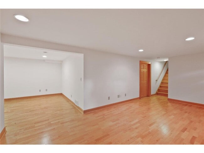 Building Photo - 2301 Benjamin St NE