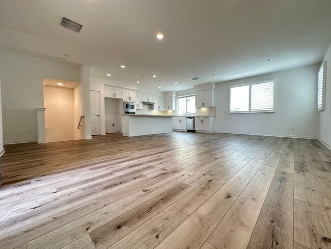 Building Photo - 4 Bedroom home for leasing in Irvine