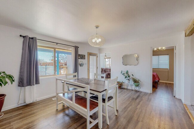 Building Photo - Charming NE Heights 3 Bedroom 2 Bath