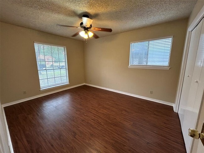 Building Photo - 1805 Broadmoor Dr