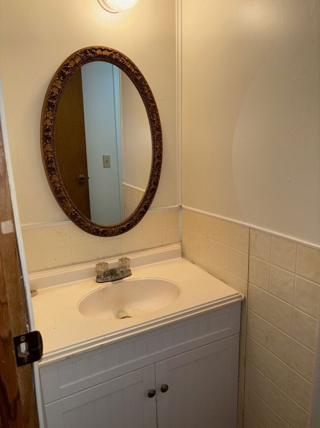 Building Photo - 3 BED, 2 BATH HOME ON PISGAH COVERED BRIDG...