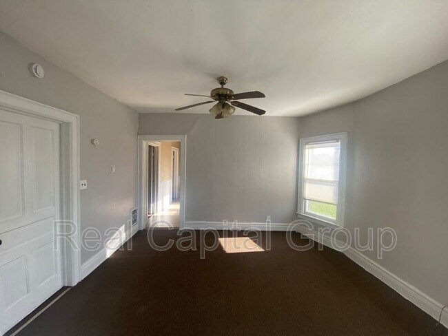 Building Photo - 408 Woodlawn Ave