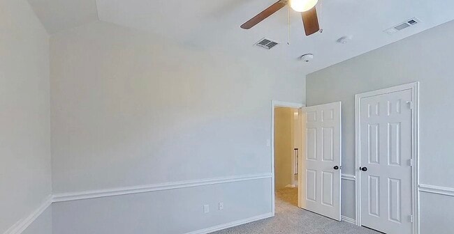 Building Photo - Charming 4-Bedroom Home with Modern Comforts & Spacious Living