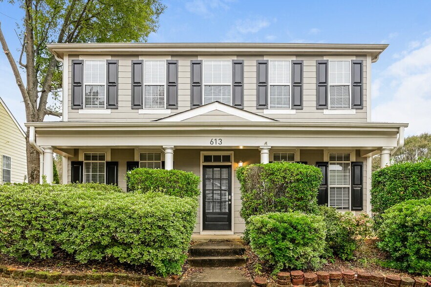 Primary Photo - 613 Brookwater Dr