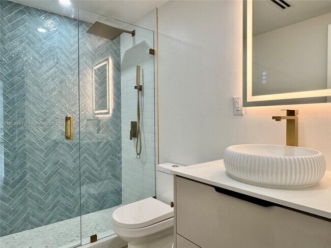 Building Photo - 3001 S Ocean Dr