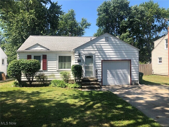 Primary Photo - 920 Mannering Rd