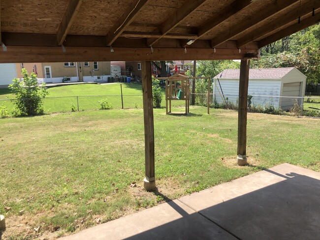 Building Photo - 11 St James Ct