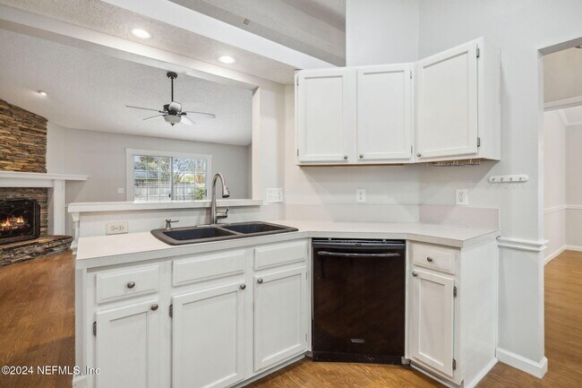 Building Photo - 12358 Carriage Crossing Ct