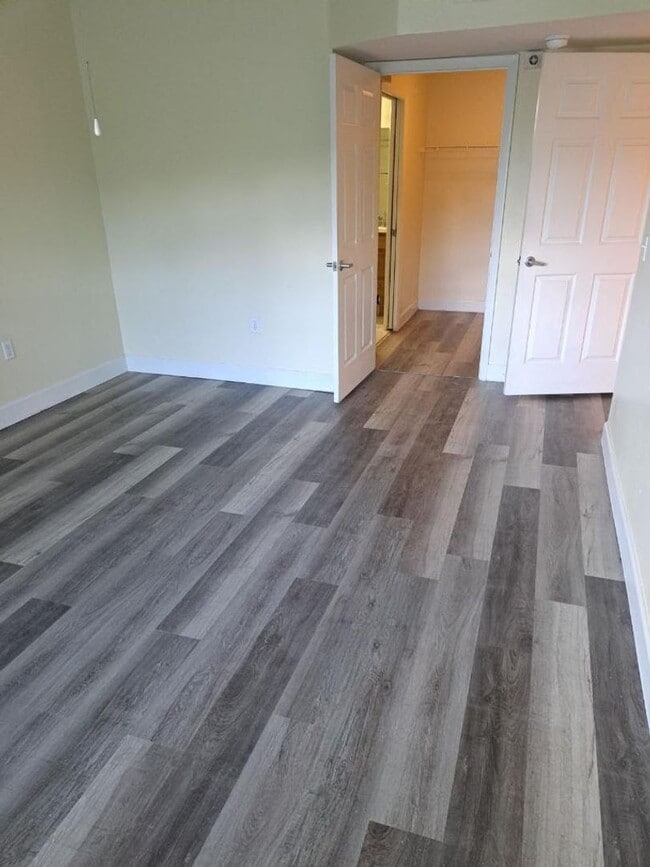 Building Photo - RESORT STYLE, GATED 1ST FLOOR CONDO LOCATE...