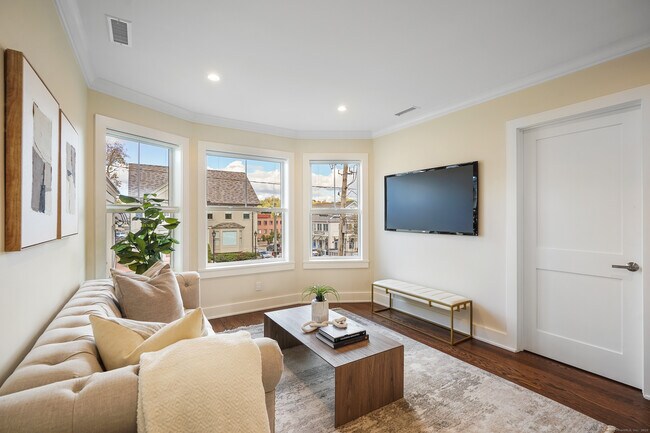 Building Photo - 31 East Ave