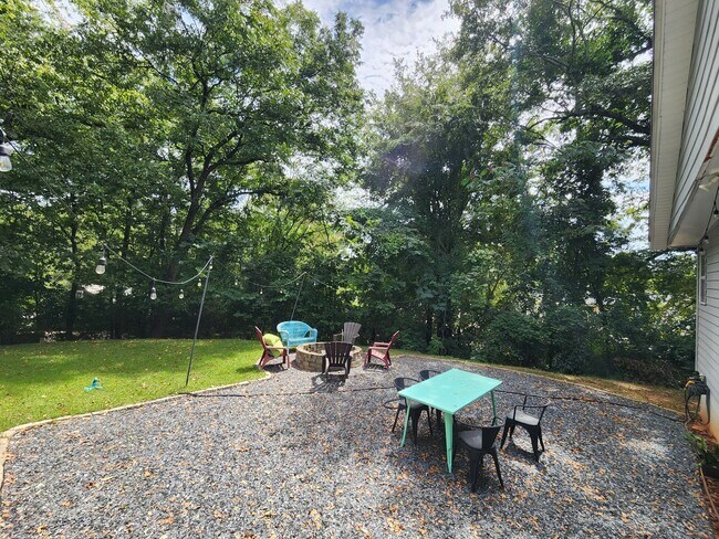 Building Photo - Charming 3BR/2BA Home Near Downtown Athens & Five Points