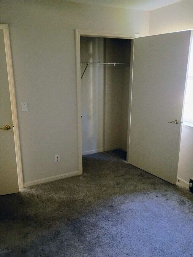 Building Photo - 1120 Minns Dr