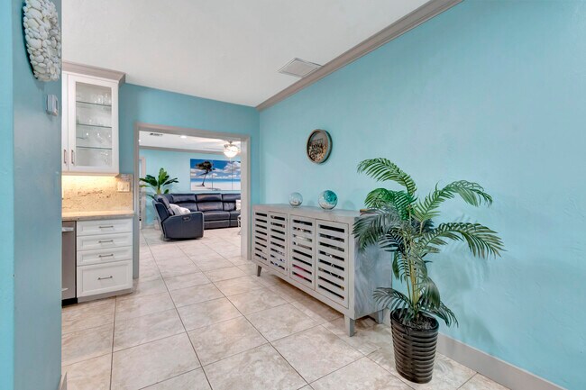 Building Photo - 310 Gulfstream Dr
