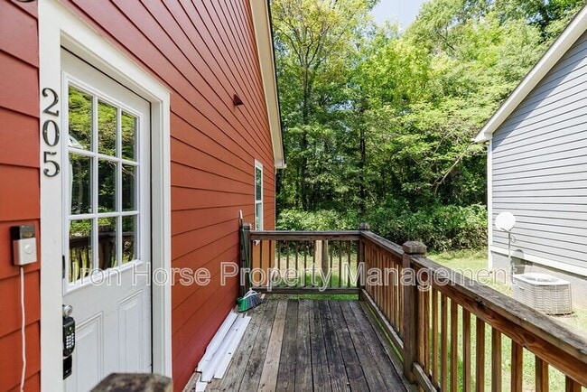 Building Photo - 205 Third Street