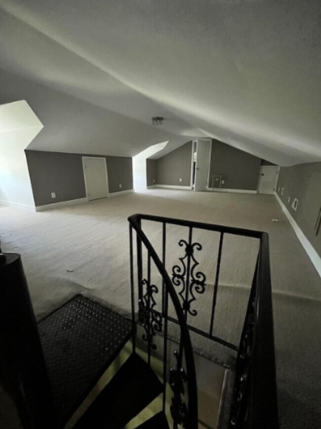 Building Photo - Luxury Ranch Living: Pool, Privacy & Premi...