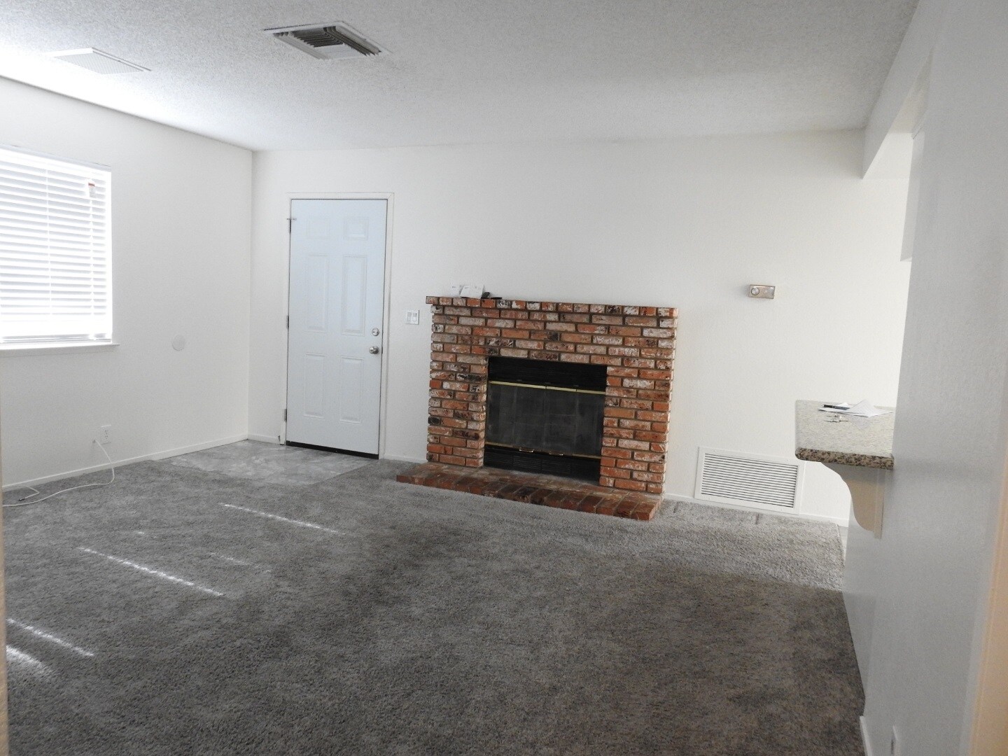Building Photo - 341 S Sunset St