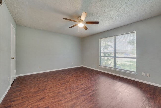 Building Photo - 209 N St Johns Dr