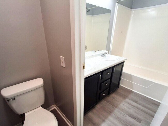 Building Photo - 4 Bed / 2 Full Bath House with Brand-New Kitchen, Attached Garage, and Full Basement - Built 2001