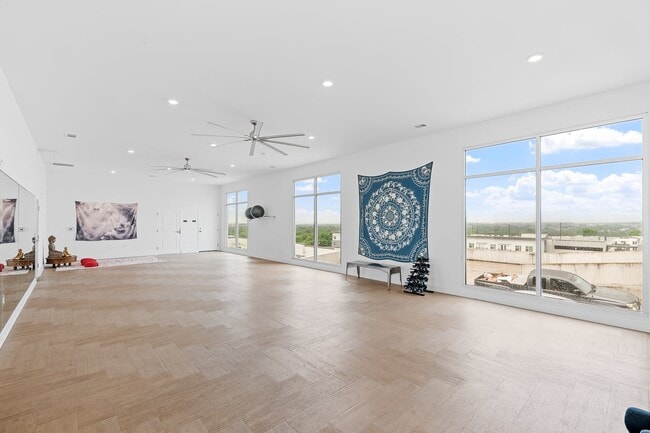 Building Photo - 4361 S Congress Ave