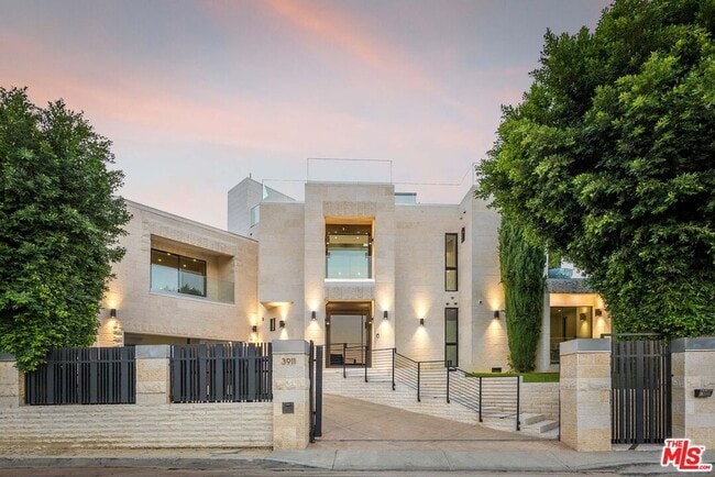 Primary Photo - 3911 Cody Rd