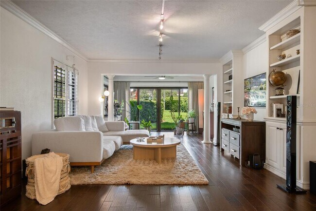 Building Photo - 104 S Interlachen Ave