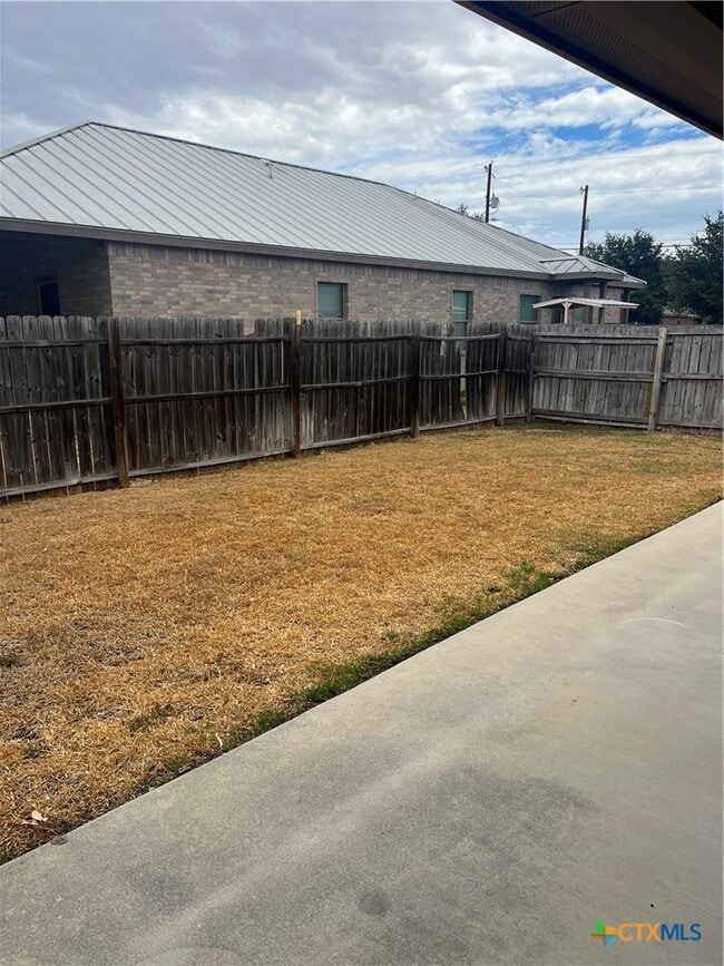 Building Photo - 1031 Helen Dr