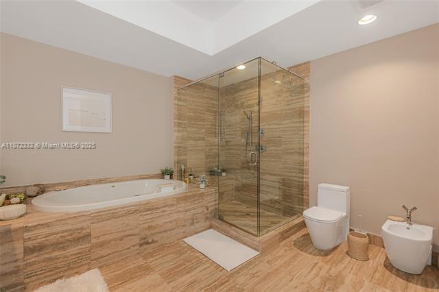 Building Photo - 16001 Collins Ave