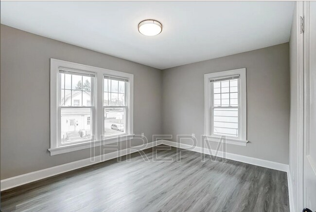 Building Photo - 99 N Harris Ave