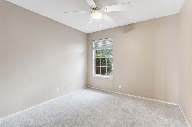 Building Photo - 107 McCarthur Dr