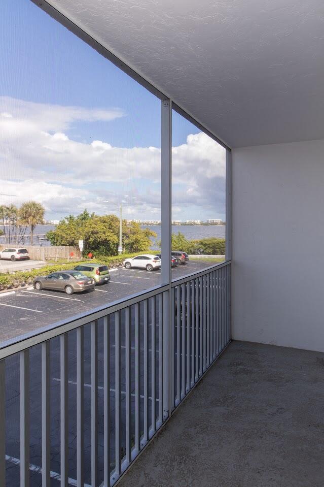 Building Photo - 1502 S Lakeside Dr