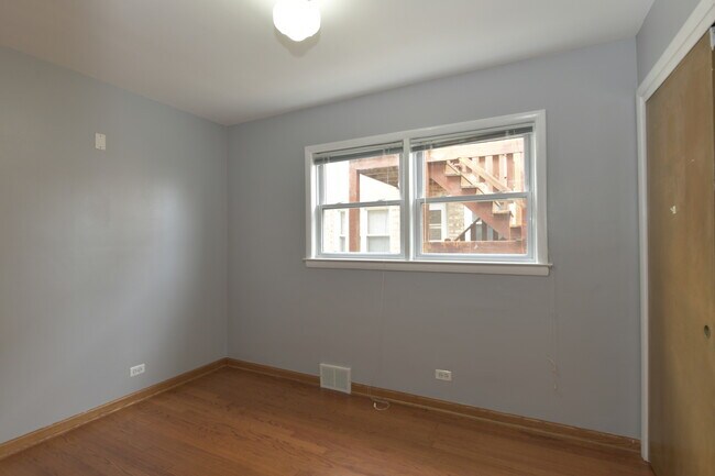 Building Photo - 4914 Louise St