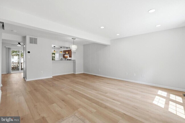 Building Photo - 7691 Northern Oaks Ct