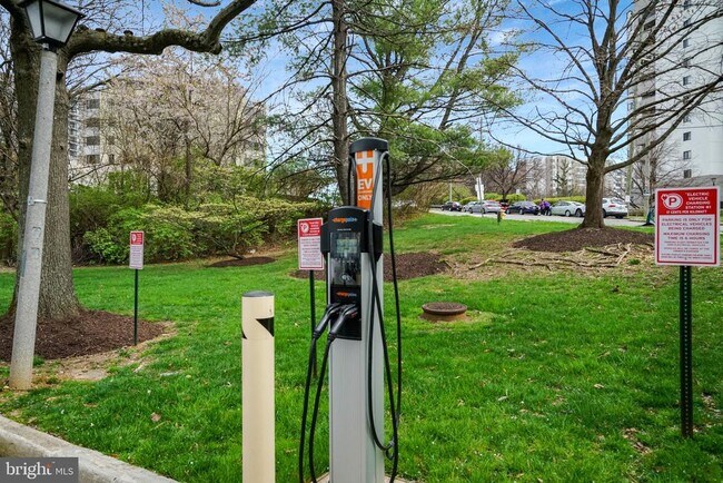 Building Photo - 6301 Stevenson Ave